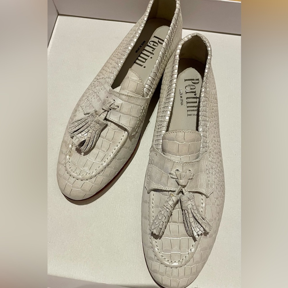 NEW Pertini Croc-Embossed Leather Loafers with Tassels.